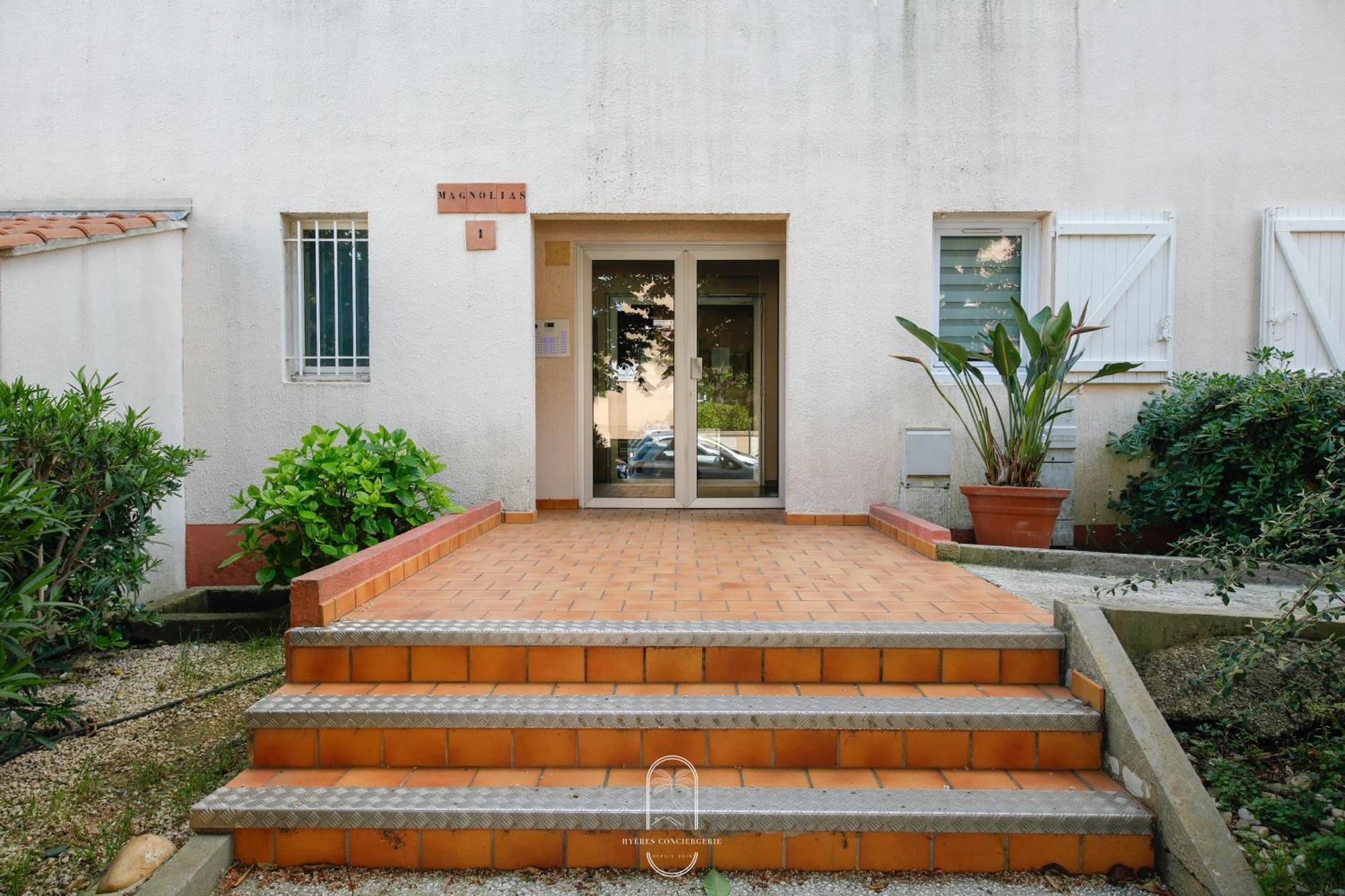 Appartement Proche Centre - T2 Clim/pk/wifi Hyères